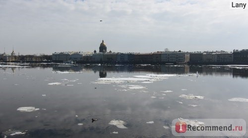 Нева весной. Апрель