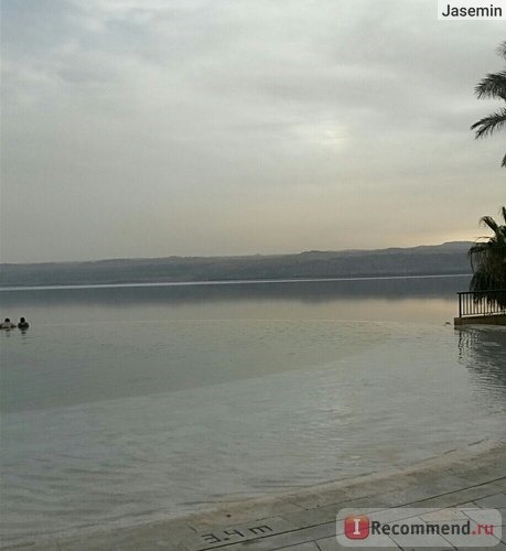 Вид на Израиль из отеля Kempinski Ishtar Dead Sea, Иордания.