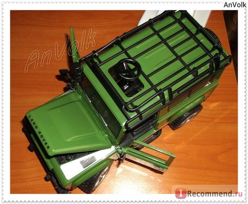 Bruder Внедорожник Land Rover Defender (арт. 02590) фото