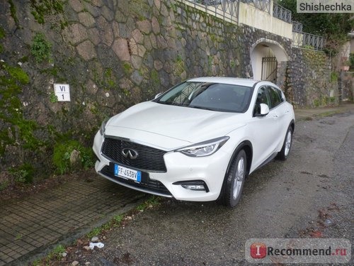 Infiniti Q30