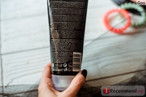 Усиливающий шампунь Bonacure Fibre Force.