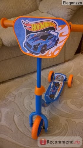 Самокат Hot Wheels лицензионный трехколесный скутер Т57645 фото