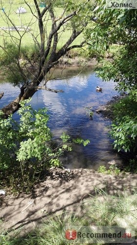 Ручеек))) на берегу которого палаточный городок 