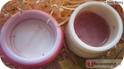 Скраб для лица TONY MOLY Magic Food Strawberry Mushrooms Sugar Scrab фото