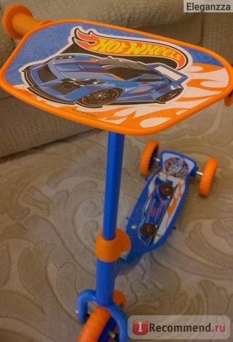 Самокат Hot Wheels лицензионный трехколесный скутер Т57645 фото