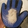 Перчатка для вычесывания шерсти для собак и кошек Deshedding фото