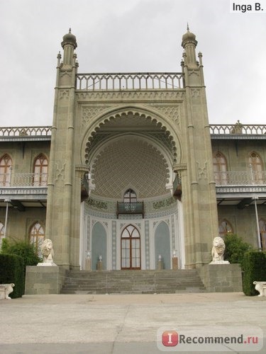 Воронцовский дворец в Алупке. Крым фото