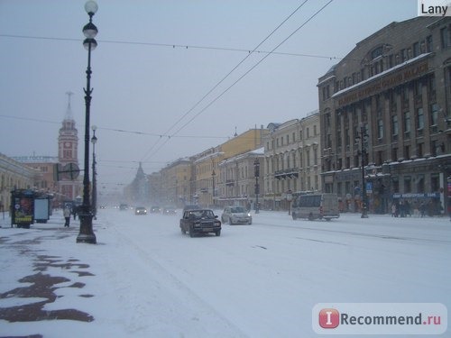 Невский проспект в морозный снежный день в феврале