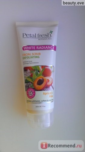 Скраб для лица Petal Fresh Aloe & Apricot Facial Scrub фото