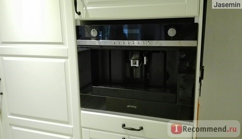 Дизайн кофемашины Smeg CMSC451NE.