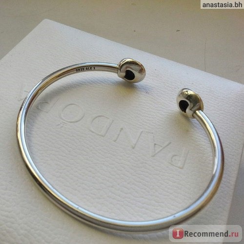 Ювелирные изделия Pandora Signature Open Silver Bangle фото