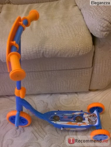 Самокат Hot Wheels лицензионный трехколесный скутер Т57645 фото