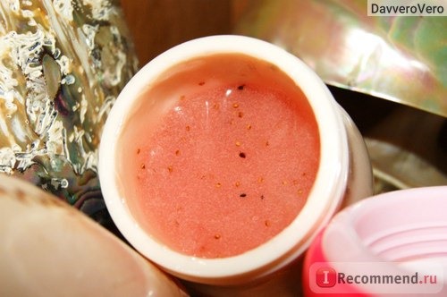 Скраб для лица TONY MOLY Magic Food Strawberry Mushrooms Sugar Scrab