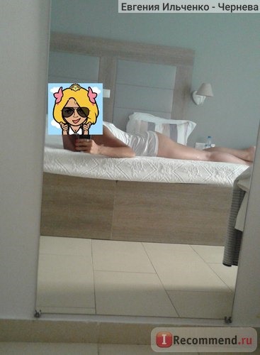 Широкая двуспальная кровать