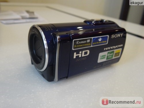 Sony HDR-CX110E вид с одной стороны